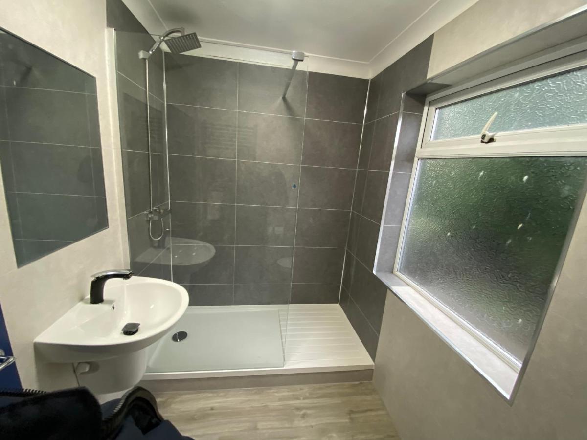 Harewood Lodge - Single And Double Rooms Self Serve Apartment King's Lynn Exteriör bild